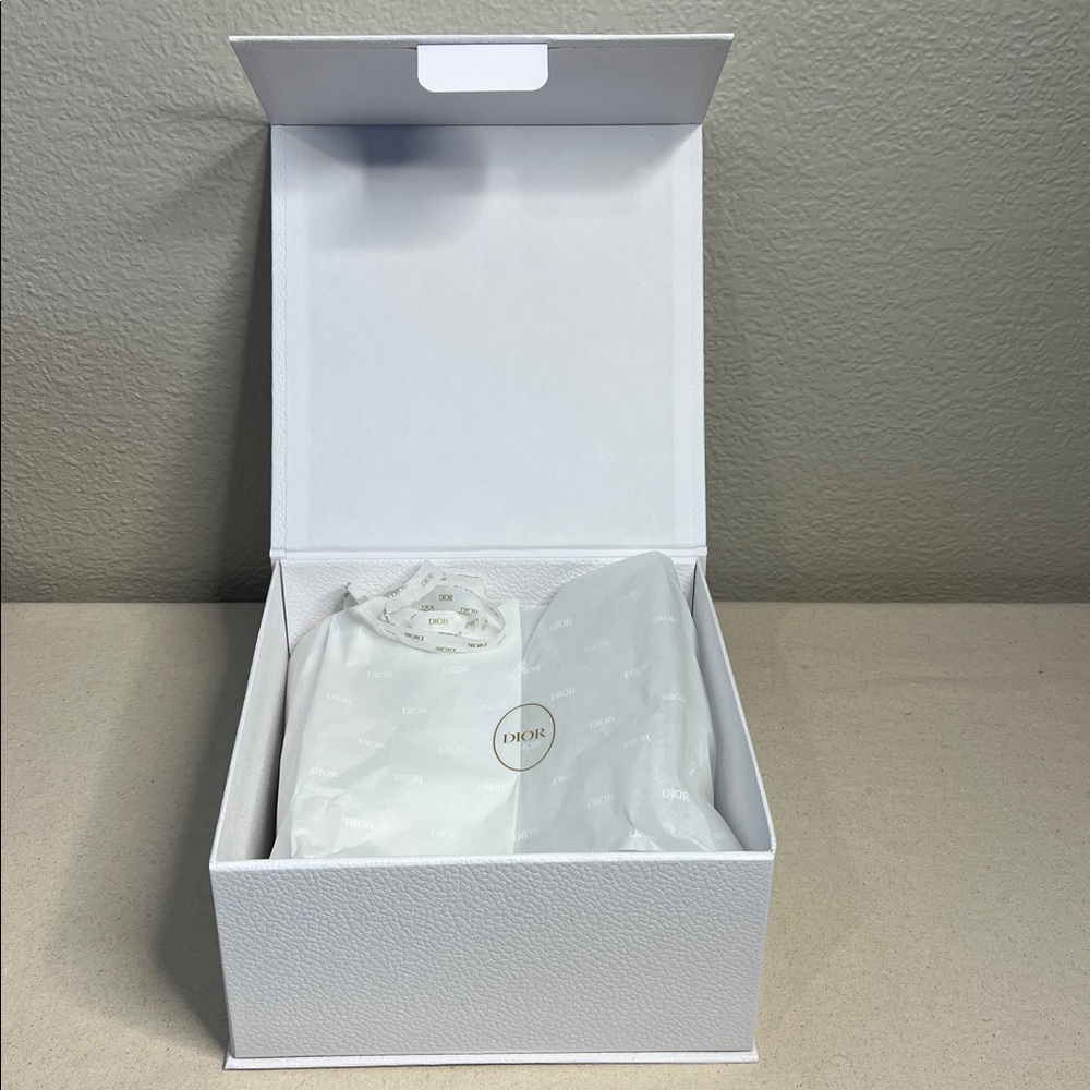 Authentic Dior Gift Box – 9x9x4 – Luxury White Textured Box + Dior Shipper - Picture 2 of 6